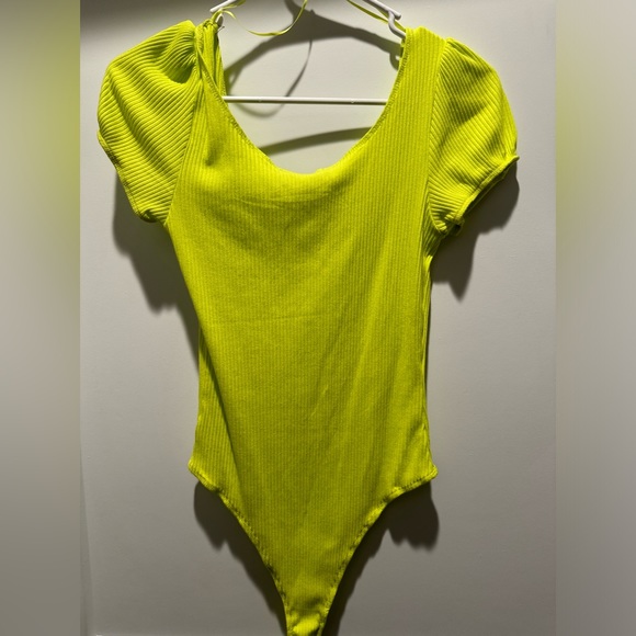 Woman’s Top - Picture 2 of 3